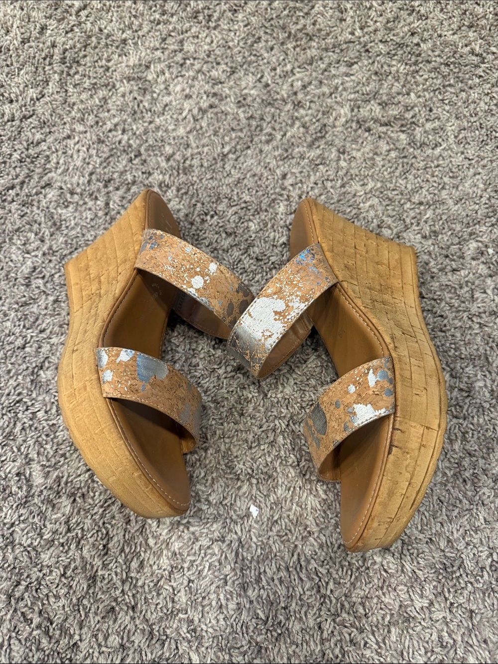 Italian Shoemakers Tan Sandals with Silver Metallic Accents Stretch Wedges 8 1/2 - Picture 3 of 7
